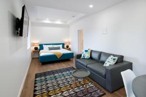 a living room filled with furniture and a couch at Loxton Courthouse Apartments in Loxton