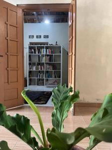 Biblioteca din această cameră de închiriat