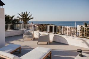 a balcony with chairs and a view of the ocean at Fronte Mare Polignano a Mare in Polignano a Mare