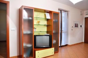 Telewizja i/lub zestaw kina domowego w obiekcie Residenza San Rocco