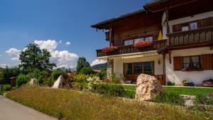 a house with a garden in front of it at Gästehäuser Schwemmbauer in Reit im Winkl
