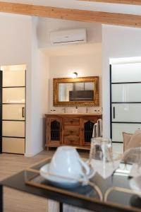 a living room with a mirror and a sink at Sa Pobla Rooms Ex Flor de Mandarina in Sa Pobla