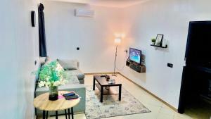 a living room with a couch and a table at Le bon coin in Casablanca