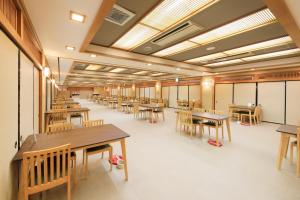 an empty cafeteria with tables and chairs in it at ゆるり奥日光withDOGS in Nikko