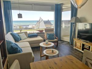 a living room with a view of the ocean at Strandhotel Wohnung 16 in Dahme