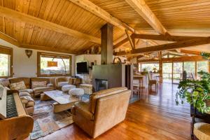 a living room filled with furniture and a fireplace at Villa dans Site Exceptionnel in Mourèze