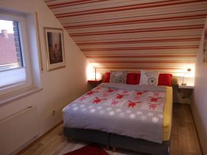 a bedroom with a bed with a wooden ceiling at Gästehaus AM HERMANN in Hörstel