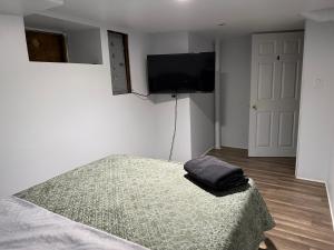 a bedroom with a bed and a flat screen tv at Casa Tabacon CR USA in Trenton