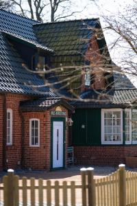 a red brick house with a green door at FeWo-Ahrenshoop in Prerow