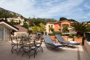 Gallery image of Sunny Panoramic Balcony in Èze