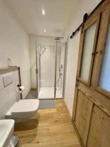 a bathroom with a shower and a toilet and a door at Ferienscheune Rheingoldhof in Sankt Goar