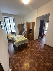 a living room with a table and a kitchen at Villa Elisabetta in Malcesine +35 photos