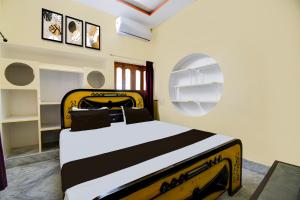 a bedroom with a black and white bed in a room at Hotel O Magadh Guest House in Gaya