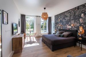 En eller flere senge i et værelse på Le 49 Côté Parc & SPA