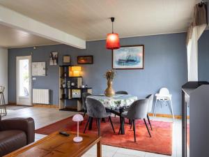 a living room with a table and chairs at War Ar Maez in Pleumeur-Bodou