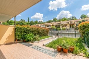 a view of the courtyard of a house with plants at Juliette House: Shared Pool & Relax - Happy Rentals in Salò