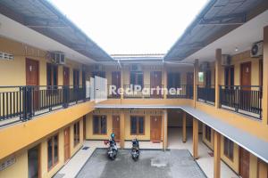 an empty building with two motorcycles parked in the middle at Wisma Handayani Syariah RedPartner near RSUD Wonosari in Yogyakarta +22 photos