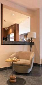 a living room with a chair and a table at فندق فاتوران in Medina