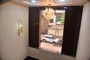 a window with a view of a car parked outside at Radiant Inn in Morena