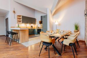 a dining room and kitchen with a table and chairs at HarzHold - Apartmenthotel in Osterode