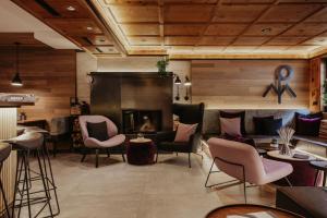 a living room with chairs and a fireplace at Hotel zur Pfeffermühle in Sankt Anton am Arlberg +71 photos