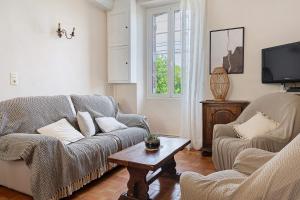 a living room with a couch and a coffee table at Chambres D'hotes Vignolo in Pontiacq-Viellepinte