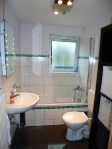 Kylpyhuone majoituspaikassa Gästehaus Luksch