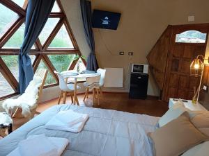 a bedroom with a large bed and a table at Aires de Berna in Villa Berna