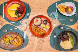 a wooden table with plates of food on it at Slaviero Prime Campo Grande in Campo Grande