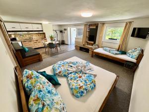 a room with two beds and a living room at Villa Holiday Tatry in Nová Lesná