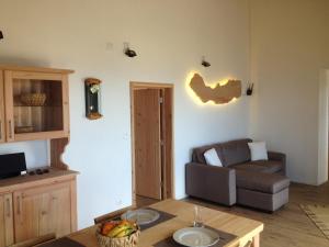 a living room with a couch and a table at CasaBelaVista II in Pedreira