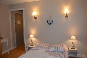 Postel nebo postele na pokoji v ubytování Hotel Le Central