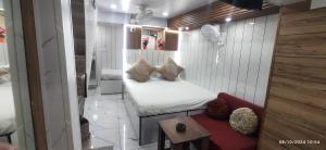 a small room with a bed and a couch at HOTEL MALOOK A blink away from Mall Road in Shimla