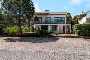a house with a brick driveway in front of it at Ocean Village Eden in Troia
