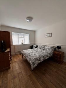 a bedroom with a bed and a window at Home in Greatstone in Greatstone
