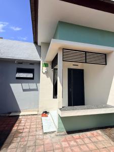 a side view of a house with a door at Uma Pirates Lombok in Mataram