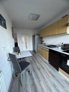 a kitchen with a table and a chair in a room at Monteurzimmer Wohnung in Dillingen an der Saar