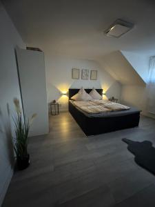 a bedroom with a large bed in a attic at Monteurzimmer Wohnung in Dillingen an der Saar