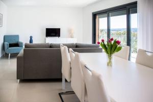 a living room with a table and a couch at Apartment - Casa Andres in Salir de Porto