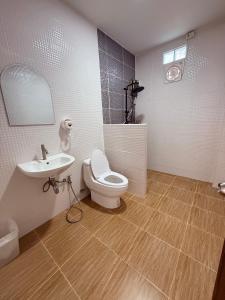 a bathroom with a toilet and a sink at มาภูโฮมสเตย์ in Chiang Rai