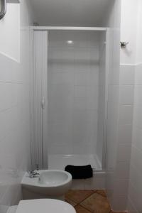 a white bathroom with a toilet and a sink at Agriturismo I TRE TIGLI in Rignano Flaminio +30 photos
