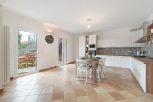 a kitchen and dining room with a table and chairs at Cà da Trûcca in Varazze