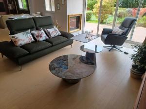 a living room with a couch and a table at Maison confortable à Verdun avec jardin in Verdun-sur-Meuse