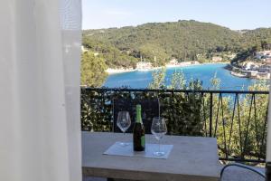 a table with two glasses and a bottle of wine at Sea View apartment 50 m from St Rok Beach in Pučišća