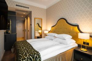 a hotel room with a large bed with white pillows at Thon Hotel Vasa in Stockholm