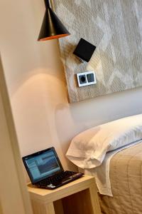 Łóżko lub łóżka w pokoju w obiekcie Hotel Bilbao Plaza