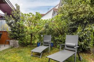 two chairs and a table in a yard at Fewo Fürst in Moos