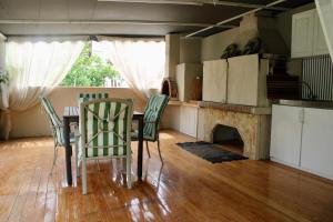 a kitchen with a table and chairs and a fireplace at Home Irianna in Marathon