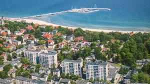 an aerial view of a city with a beach and buildings at Sopot apartament z widokiem na Morze in Sopot