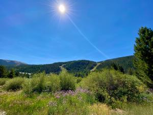 a view of a field with the sun in the sky at Tenderfoot Lodge 2626 by SummitCove Lodging in Colorado in Keystone +28 photos